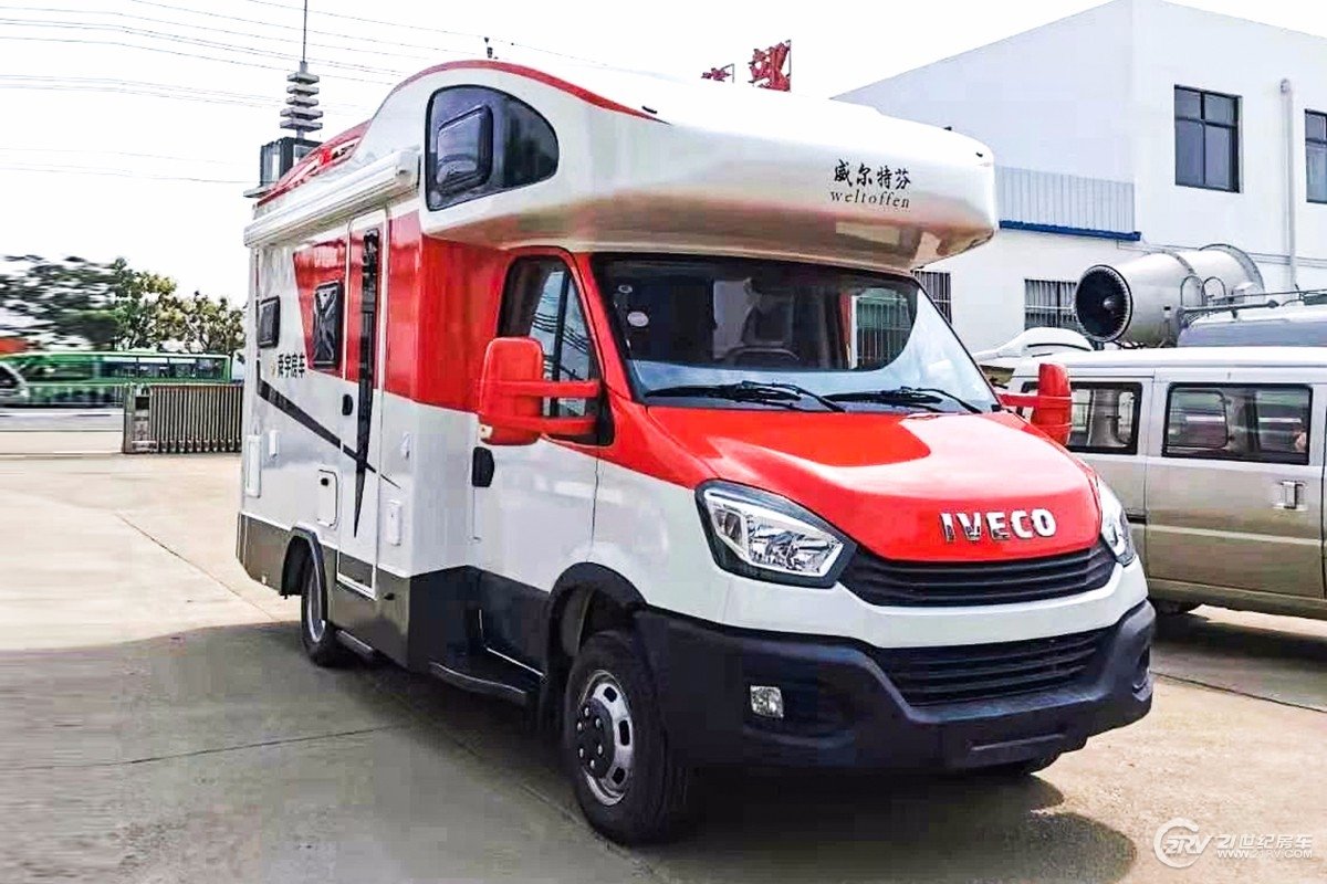 舜宇依维柯C型房车是今年下半年发布的一款全新车型,新车基于依维柯