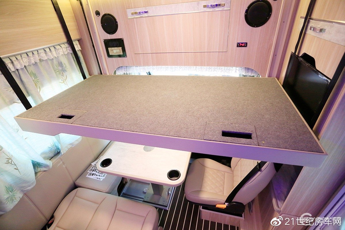 39万买依维柯自动挡C型房车?这几款亲民房车满足你(2)