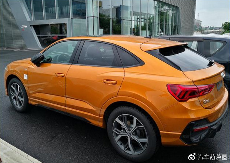 实拍奥迪Q3轿跑版!28万起售,网友:这外观,比宝马X2还时尚!
