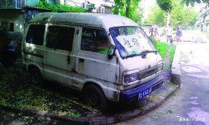 花4万买的车位被霸占，400元买破面包车堵他，一放就是?.