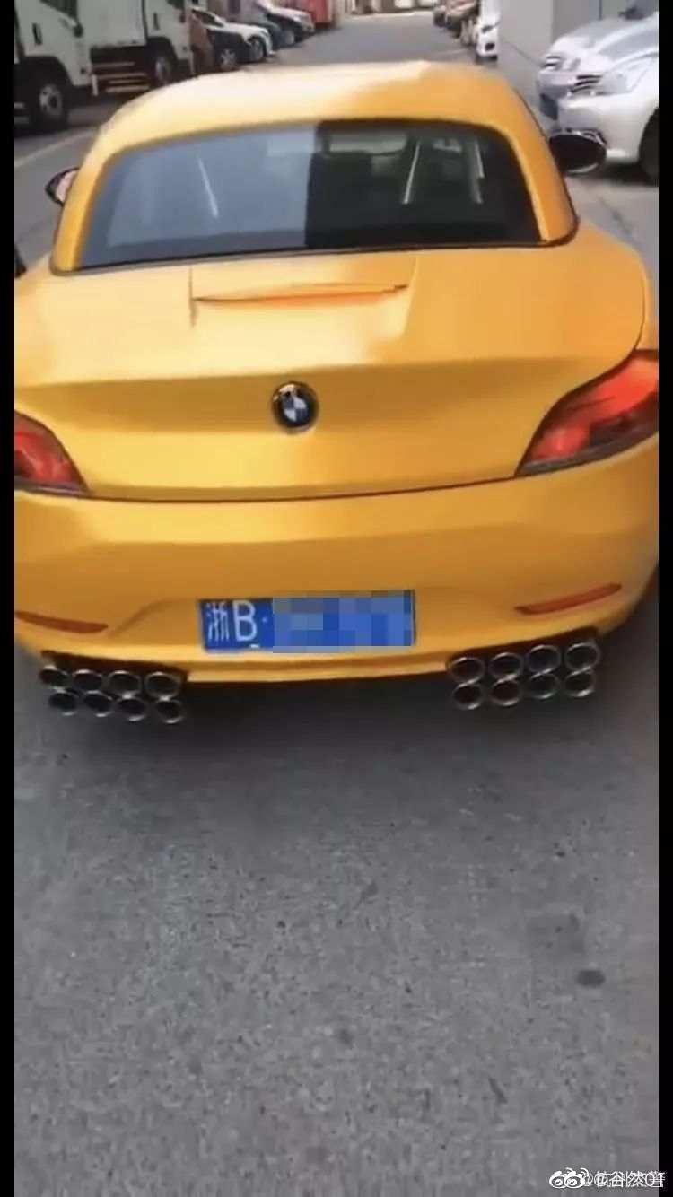一辆浙B黄色跑车非法改装，10月1日在杭州断桥景区被交警查扣