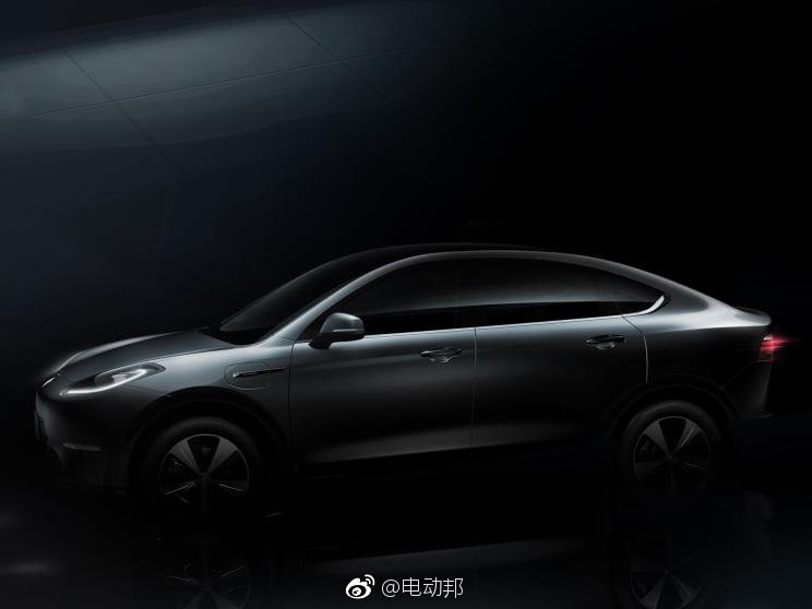 博郡汽车发布了旗下首款纯电动车的渲染图，跨界风格，封闭式前格栅
