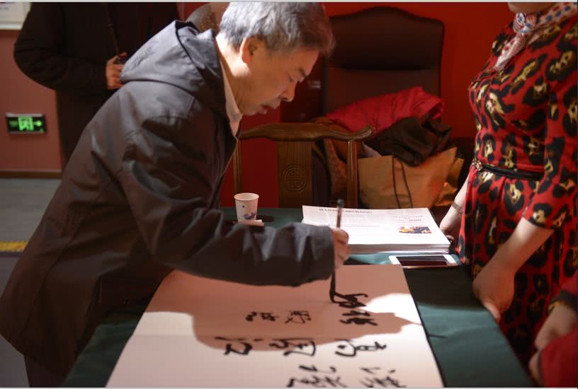 沈阳市女书协书法作品展开幕