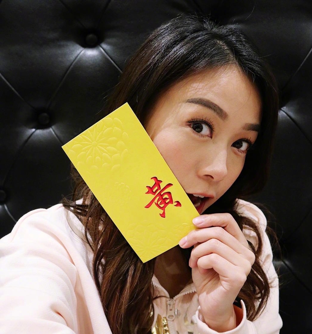 黄心颖演唱电视剧主题曲,因为受出轨事件的影