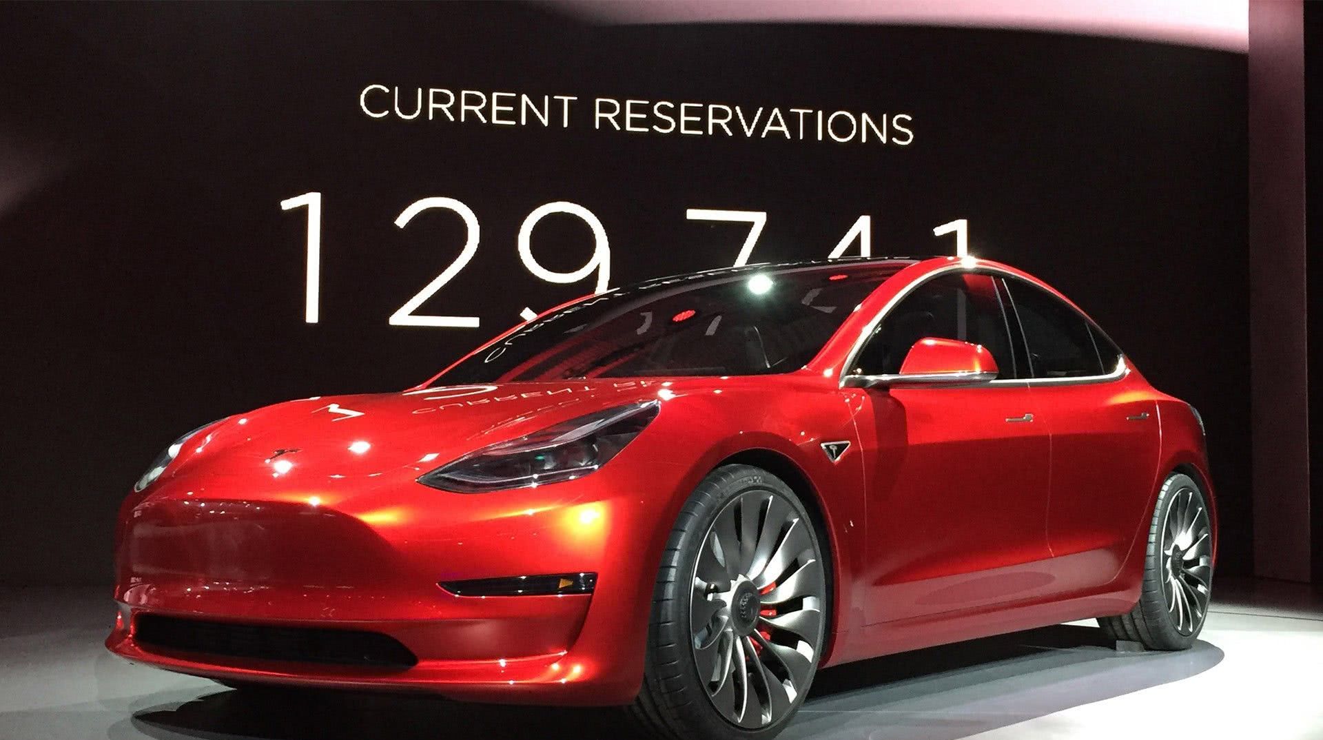 销量下滑,造车新势力异军突起,特斯拉终于屈服