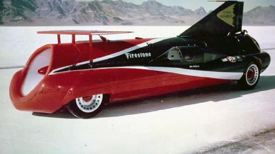 论速度快，汽车能跑赢飞机吗？