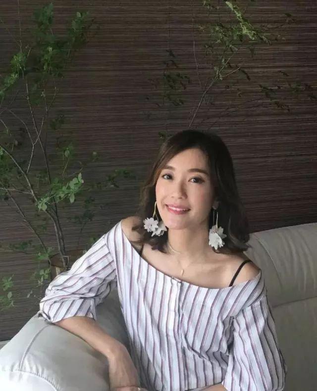 十年抱四！43岁前TVB女星爆与老公相恋经过：拿出陈年合照才相认