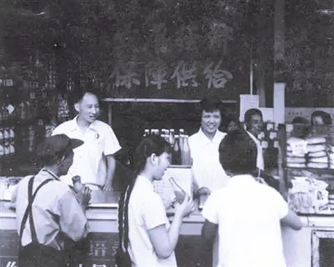 早晨热饭团,深夜关东煮,便利店对你来说,只有这些吗? 早晨热饭团,深夜关东煮,便利店对你来说,只有这些吗?