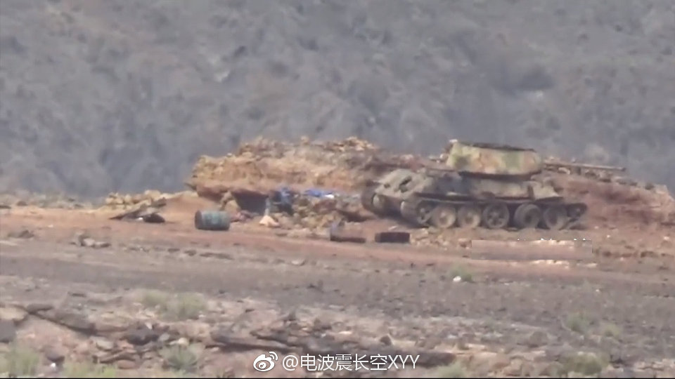 胡赛再次摧毁两辆t 34 85和一辆zsu 23 4 胡赛 哈迪 武装 新浪新闻