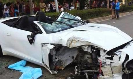 发生车祸时雨刮器会自己摆动？专家分析后，涨知识了！