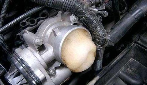 如何知道发动机是否存在积碳呢？学会自己也能自检，不懂的来看看