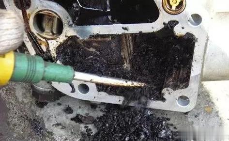 老司机：想要清洗发动机的积碳,这几种方法就行了，不用那么麻烦