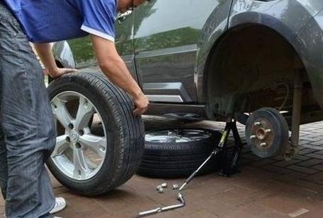 为什么轮胎要在这种情况更换？修车工：想多活几年，就听话！