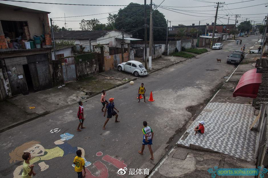 在中国有利于足球普及发展的正面因素除了赚钱