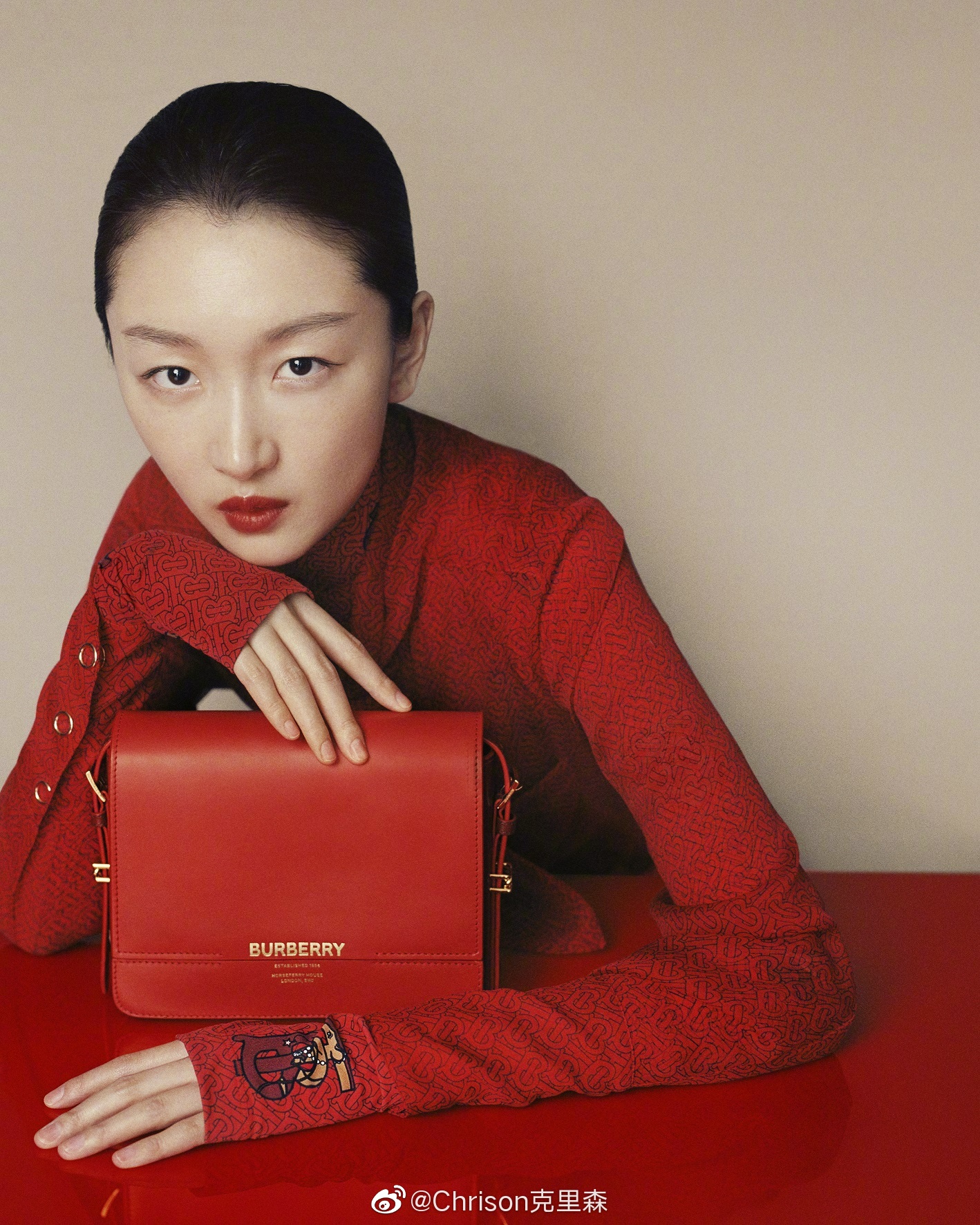 burberry代言人,burberry代言人李梦 x burberry 2020中国新禧贺岁广告大片,张家诚镜头下火红的代言人