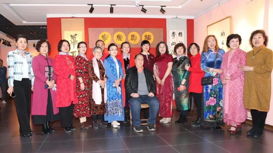 沈阳市女书协书法作品展开幕