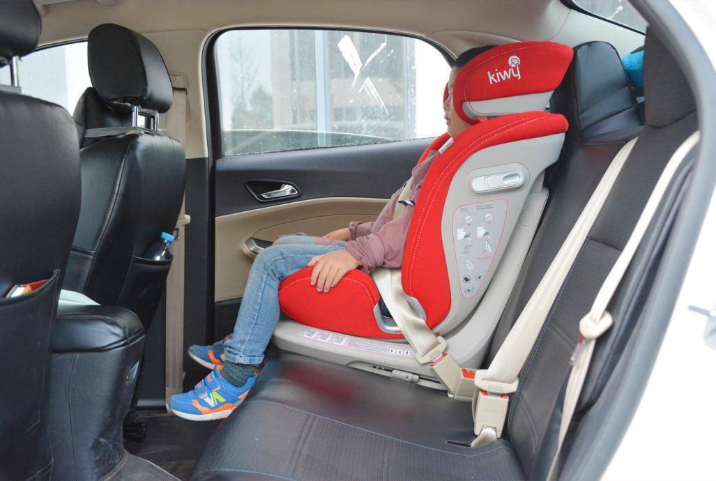 kiwy艾莉儿童安全座椅：呵护宝宝的安全，出门更放心