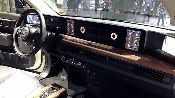 本田又一“硬货”亮相，无框车门，五连屏设计，续航超200公里！