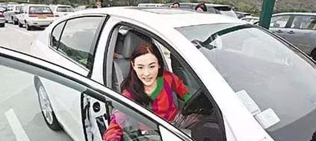 你只知道张柏芝生了3个娃,却不知道她还"私藏"了这么多豪车!