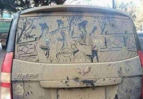 汽车开久后，掀开引擎盖全是灰尘？老司机教你处理方法