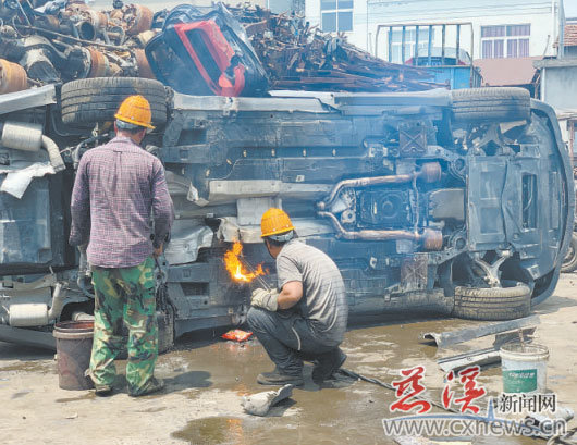 解体,切割!4辆拼装豪车被强制报废
