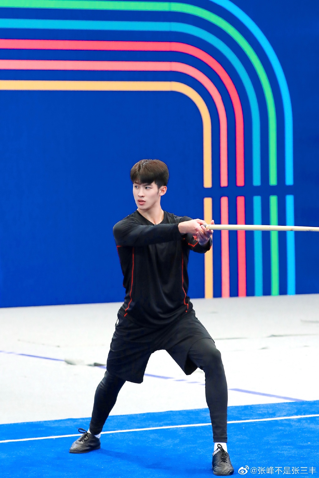 超新星全运会赛场上的张峰,不仅体育技能很强,颜值也非常高