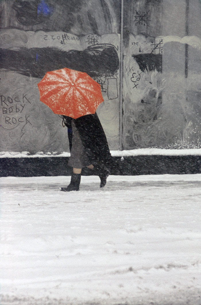 风雪中的城市 彩色摄影先驱索尔雷特 Saul Leiter 雷特 索尔 风雪 新浪新闻