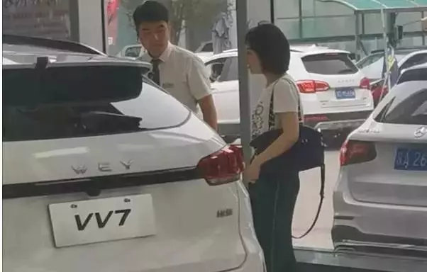 "一坐成名"的奔驰女车主喜提vv7,这波操作满分