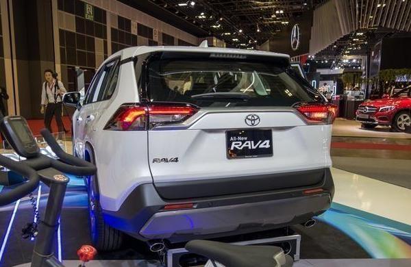 2019款丰田rav4实车再度现身!轴距2690mm 配全球十佳发动机图片