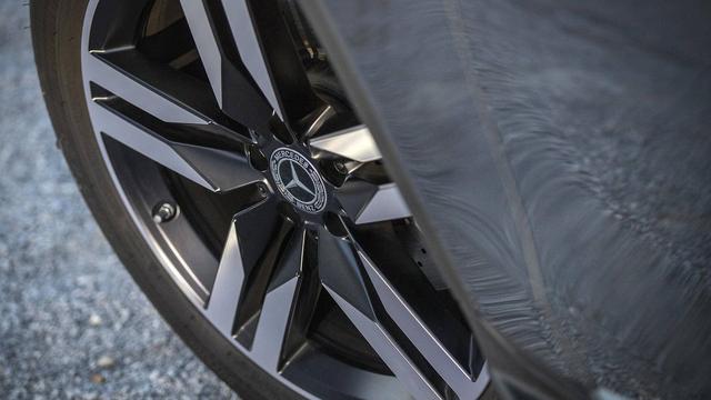 才诞生4年就超奥迪登顶?这大空间家用豪车,改灯变成小鲜肉