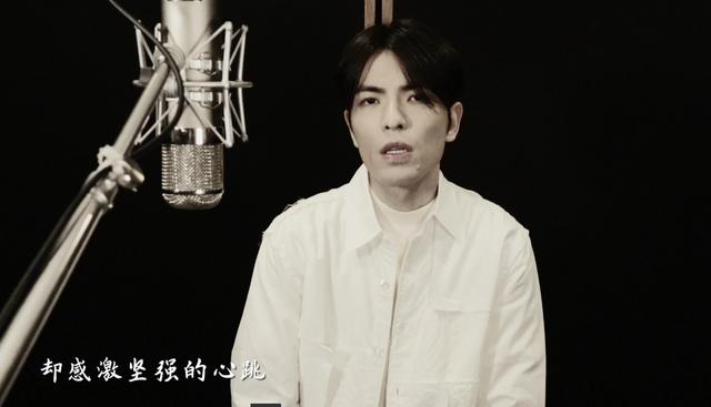 王俊凯、谢霆锋、萧敬腾合唱《保重》,致敬一线战
