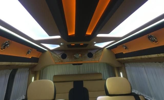 德国进口MPV,内饰豪华不足60万,与埃尔法相比你选谁?