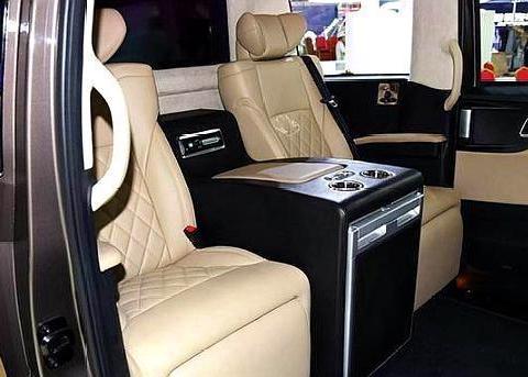 又一国产车火了，后排自带冰箱，能躺着打麻将，还买啥埃尔法？