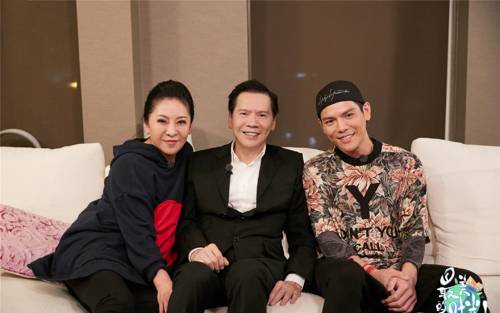 实锤了!郭碧婷和向佐牵手被偶遇,向佐难掩开心