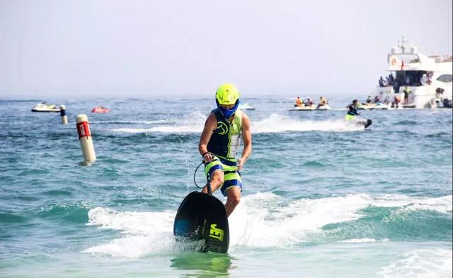 来自三亚人的反击,没有穿泳衣在海边踩过水的冬天,不叫冬天!