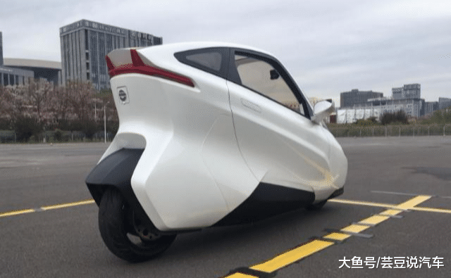 中国特大突破: 首创两轮电动汽车, 续航400公里