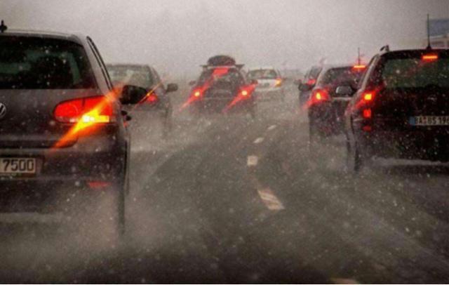 下雨天开车有什么讲究?这4个关键点,大家不要忘了