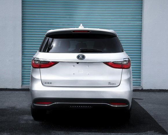 比亚迪宋MAX新能源车型亮相!工信部油耗低至1.7L/100km