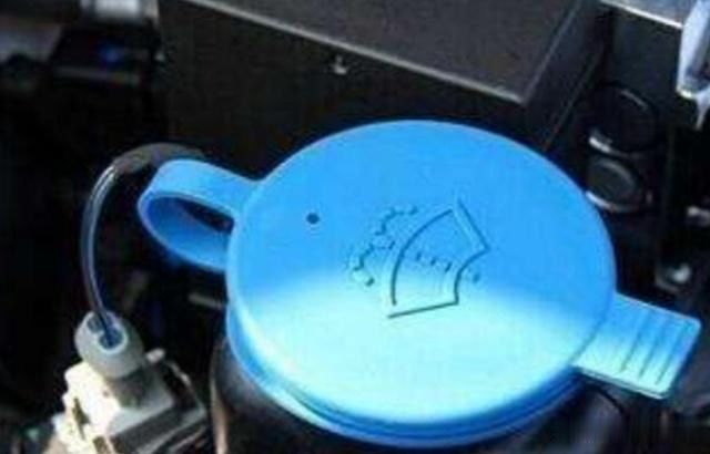 车上的玻璃水用完了，可以自己加么？老司机：可以，但是别乱加！