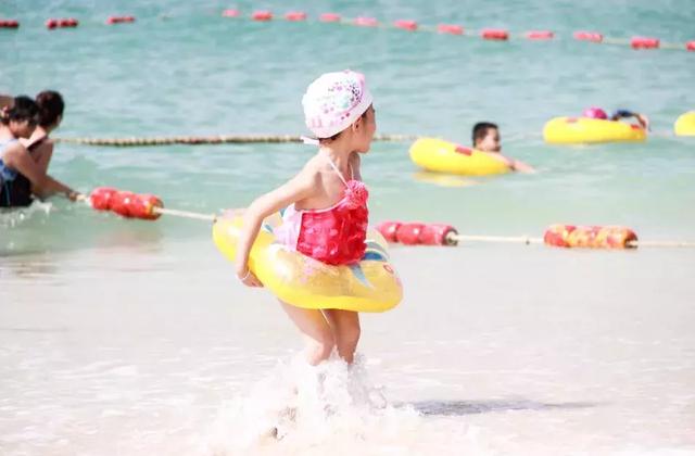 来自三亚人的反击,没有穿泳衣在海边踩过水的冬天,不叫冬天!