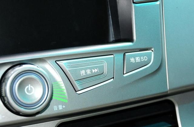 比亚迪M6好看又实用,驾驶有保障,是人们明智的选择