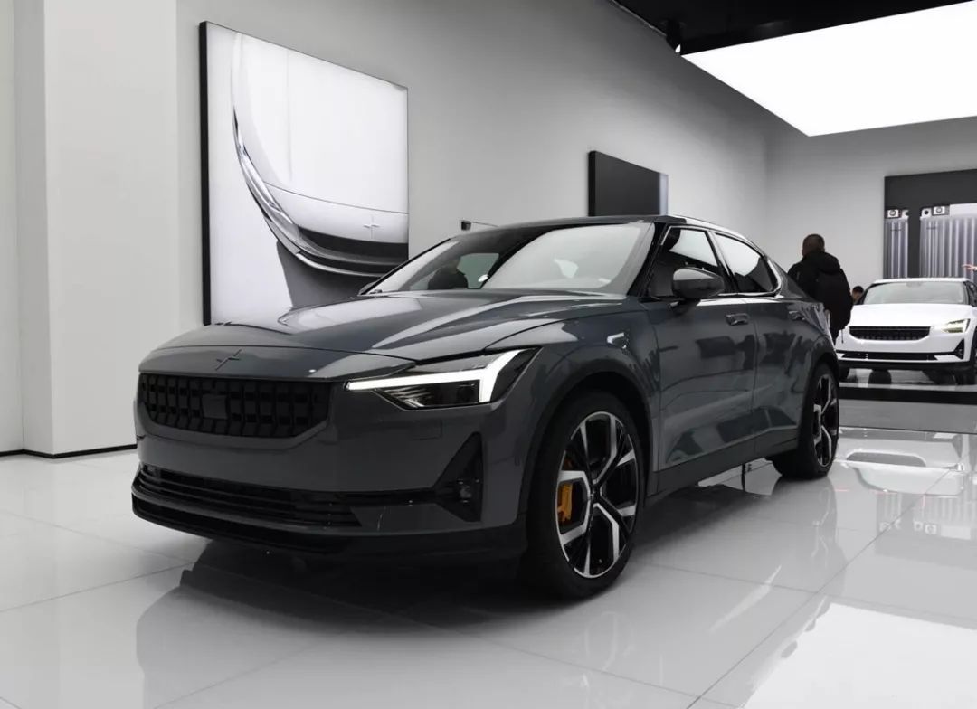 传统车企的首次正面反击，Polestar 2剑指Model 3