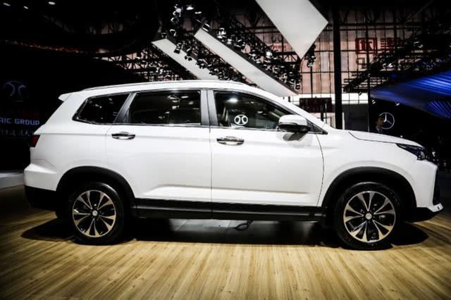 北汽新款suv,2.0T发动机加6AT,价格还不到10万!汉兰达该着急