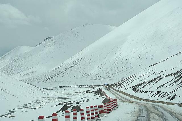 冰雪路面没有防滑链如何保证安全?资深老司机7大妙招亲测有用