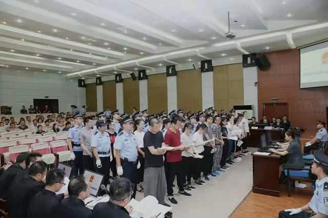 安阳市文峰区人民法院公开审理77人涉黑社会性质组织"校园贷"一案