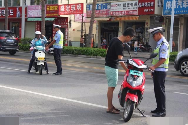 电动车办牌照，这3大优势很实用，农民：这次听专家的，靠谱！