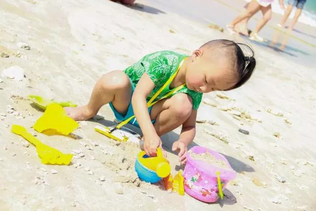 来自三亚人的反击,没有穿泳衣在海边踩过水的冬天,不叫冬天!