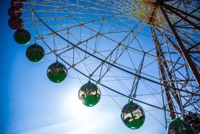 来自三亚人的反击,没有穿泳衣在海边踩过水的冬天,不叫冬天!