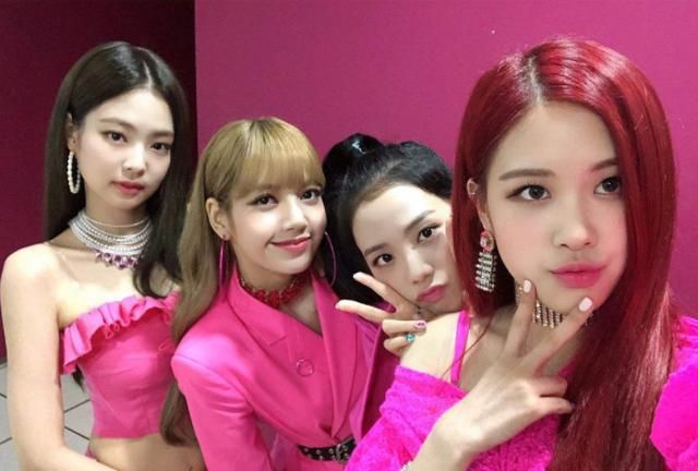 Blackpink成员介绍,blackpink都有谁 女团blackpink泰国成员lisa晒私服生活照,黑色短裙显嫩白美腿