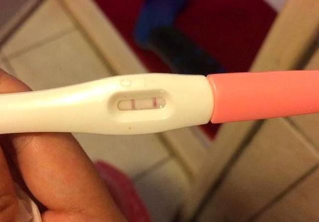 女人怀孕时,一般都是在家里是用验孕棒测试出来的,然后为了确认怀孕